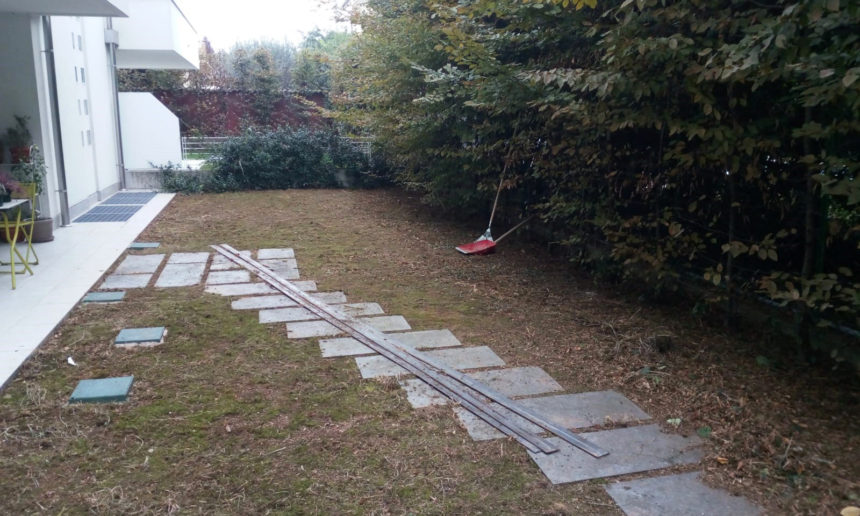 immagine giardino montebelluna con impianto di irrigazione bordure e prato a rotoli