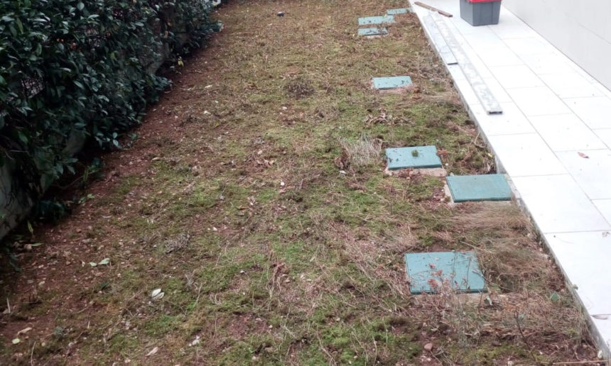 immagine giardino montebelluna con impianto di irrigazione bordure e prato a rotoli