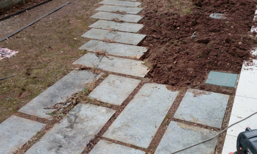 immagine giardino montebelluna con impianto di irrigazione bordure e prato a rotoli